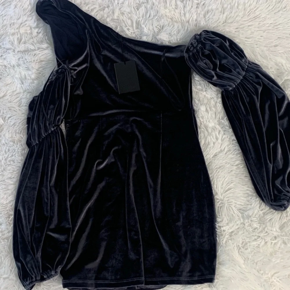 NBD Dee Dee Black Velvet One-Shoulder Mini Dress Puff Sleeve Party Cocktail - Picture 7 of 11